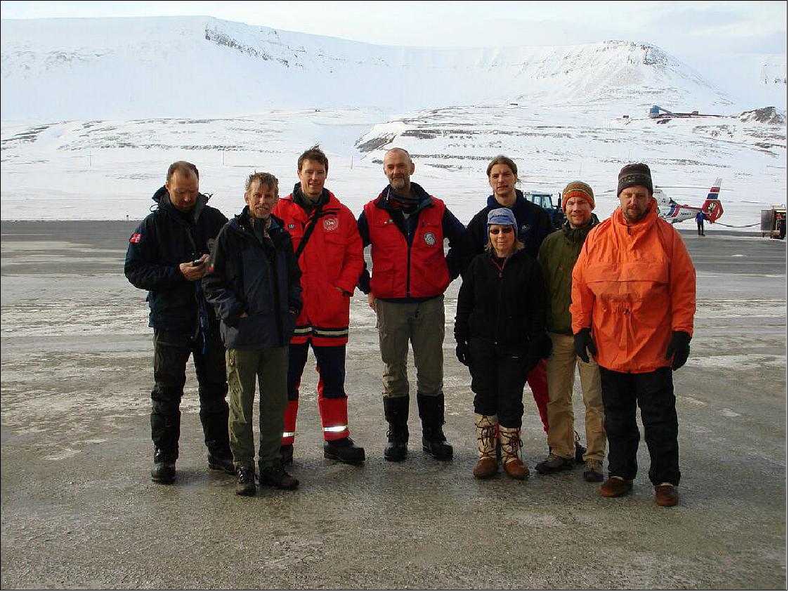 Figure 10: The Hagen ground measurements team, led by Jon Ove Hagen, just before their helicopter airlift from Longyearbyen to the Austfonna ice cap (image credit: DLR, Irene Hajnsek)