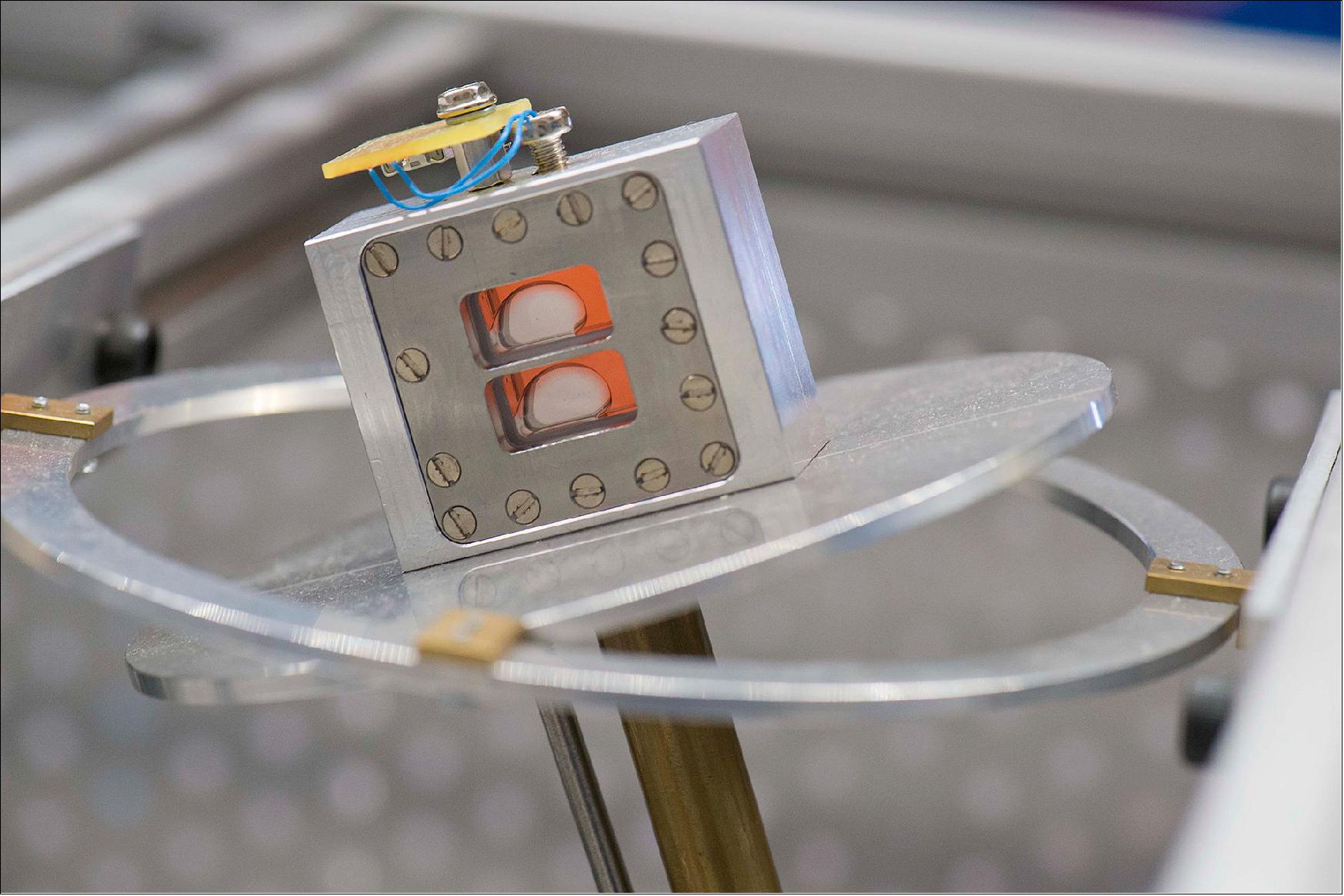 Figure 38: This picture shows a prototype container. The articulated base keeps the contents as stable as possible during launch while a motor vibrates the container at specific frequencies for the experiment (image credit: ESA/MRC/ULB)