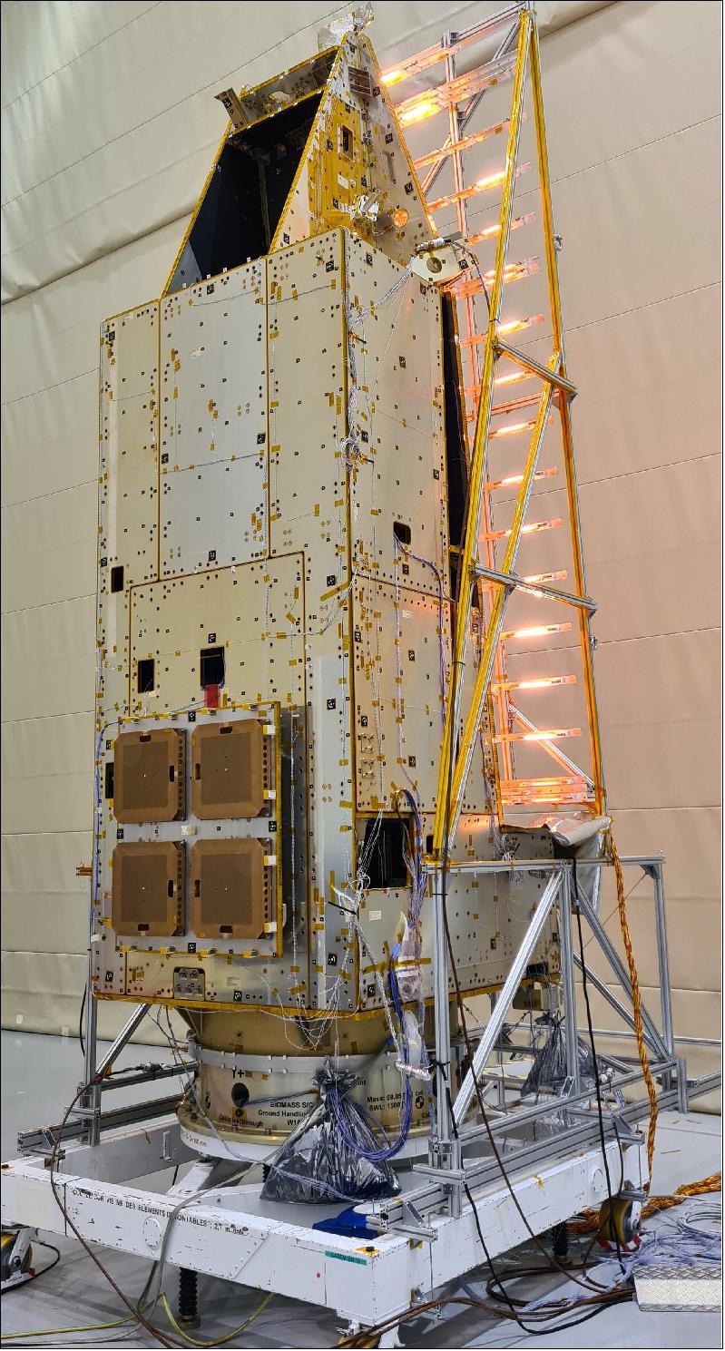 Figure 19: Biomass feels the heat. ESA’s Biomass satellite undergoing a ‘thermal elastic distortion’ test, the aim of which is to show that the temperature variations that the satellite will encounter in space will not affect its strict pointing requirements. First indications are that these swings of temperature will not introduce any distortions that could impair the way it takes its measurements (image credit: Airbus, D. Marques)