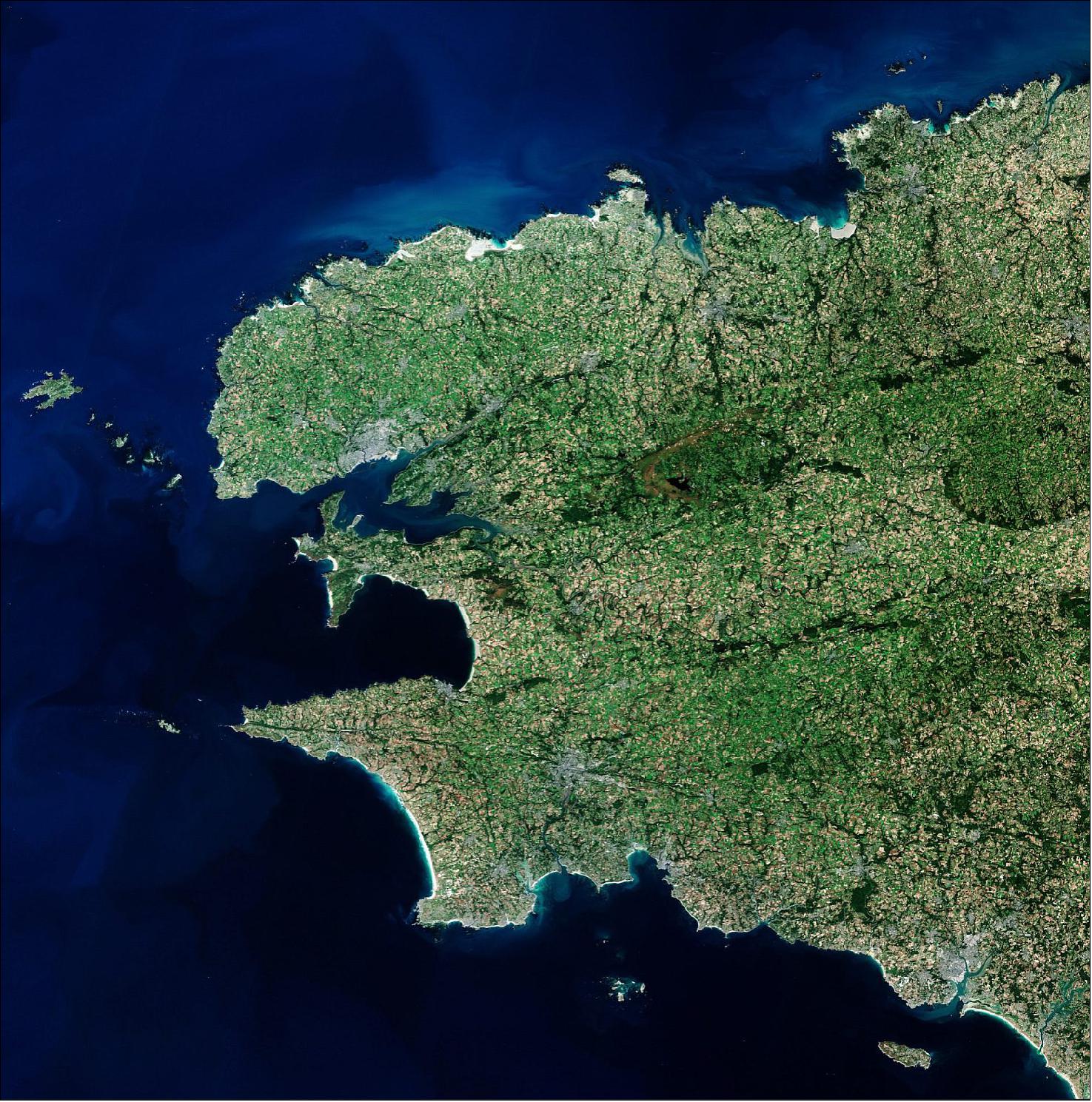 Figure 49: Fields blanket the French countryside and dominate this image captured on 27 September 2018 with Sentinel-2. Brittany is one of France’s leading vegetable growing regions known for its artichokes, cauliflowers, carrots and potatoes. In fact, France is one of the EU’s leading agricultural countries and is home to around a third of all agricultural land in the EU. This image is also featured on the Earth from Space video program (image credit: ESA, the image contains modified Copernicus Sentinel data (2018), processed by ESA, CC BY-SA 3.0 IGO)