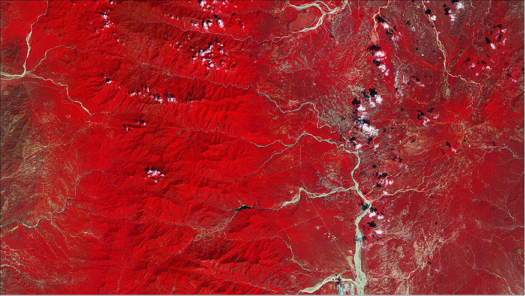 Figure 44: This image was captured on 28 September 2020, during the region’s rainy season, and shows the high-density of vegetation in the area. This type of band combination from Sentinel-2 is most commonly used to assess plant density and health, as plants reflect near-infrared and green light, while absorbing red. Since they reflect more near-infrared than green, dense, plant-covered land appears in bright red in the image (image credit: ESA, the image contains modified Copernicus Sentinel data (2020), processed by ESA, CC BY-SA 3.0 IGO)