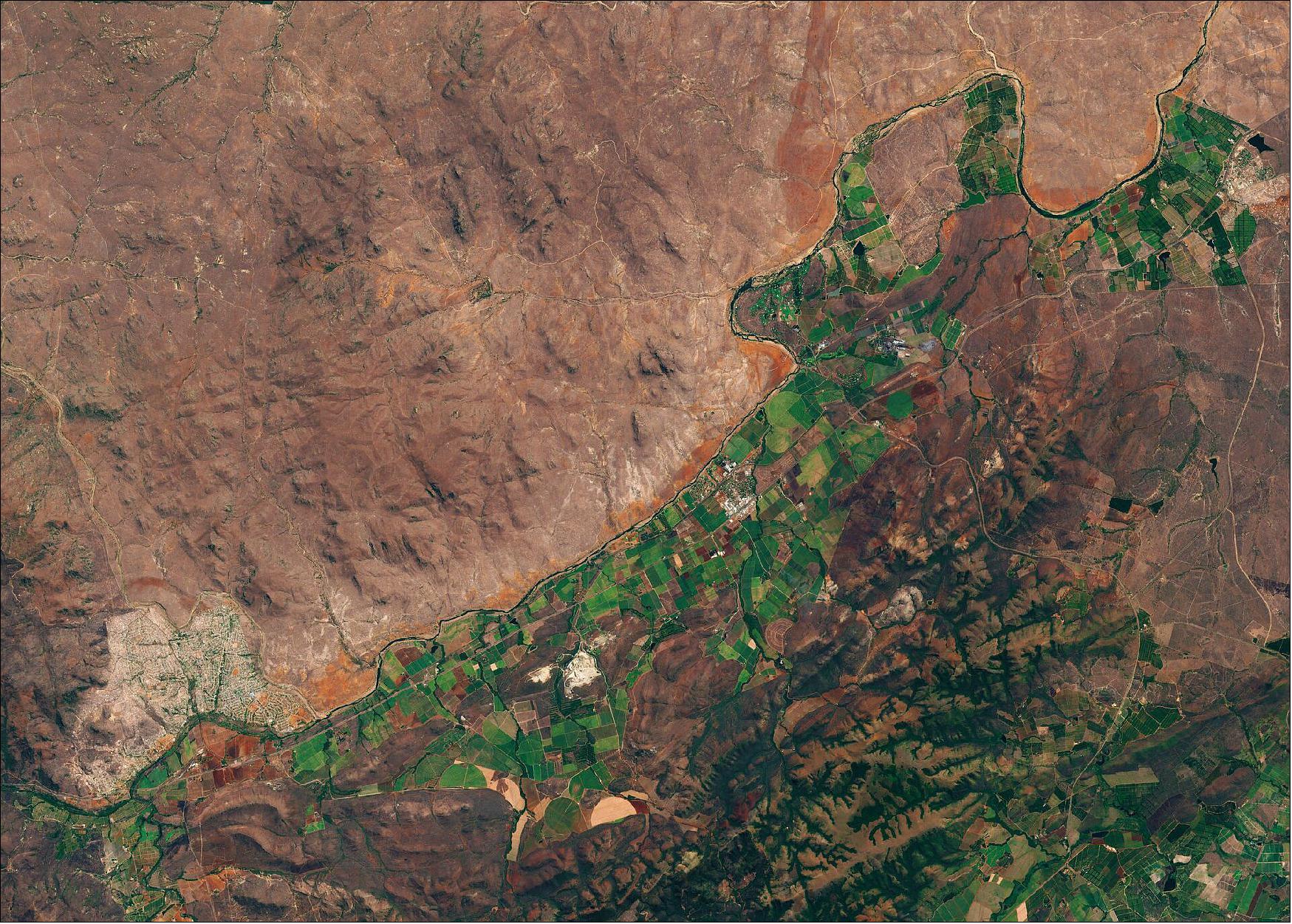 Figure 64: Farms along Crocodile River. Captured by the Copernicus Sentinel-2 mission, this image shows farms next to the Crocodile River in Mpumalanga Province, South Africa. Farmers growing sugar cane and fresh fruit take water from the river to irrigate their crops, leaving less for those people living downstream. In response to severe water shortages, the South African government passed the National Water Act of 1998, which is intended to restrict the amount of water farmers use for irrigation (image credit: ESA, the image contains modified Copernicus Sentinel data (2018), processed by ESA, CC BY-SA 3.0 IGO)