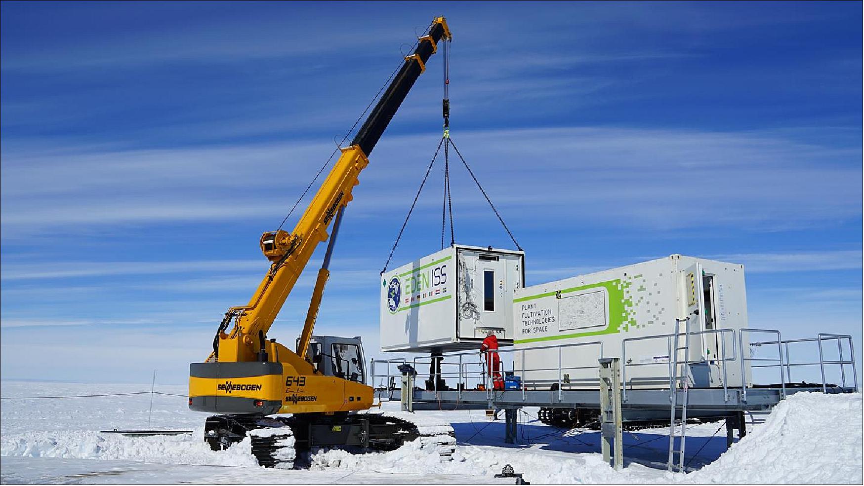 Figure 10: Offloading of the EDEN ISS greenhouse in the Antarctic (image credit: DLR)