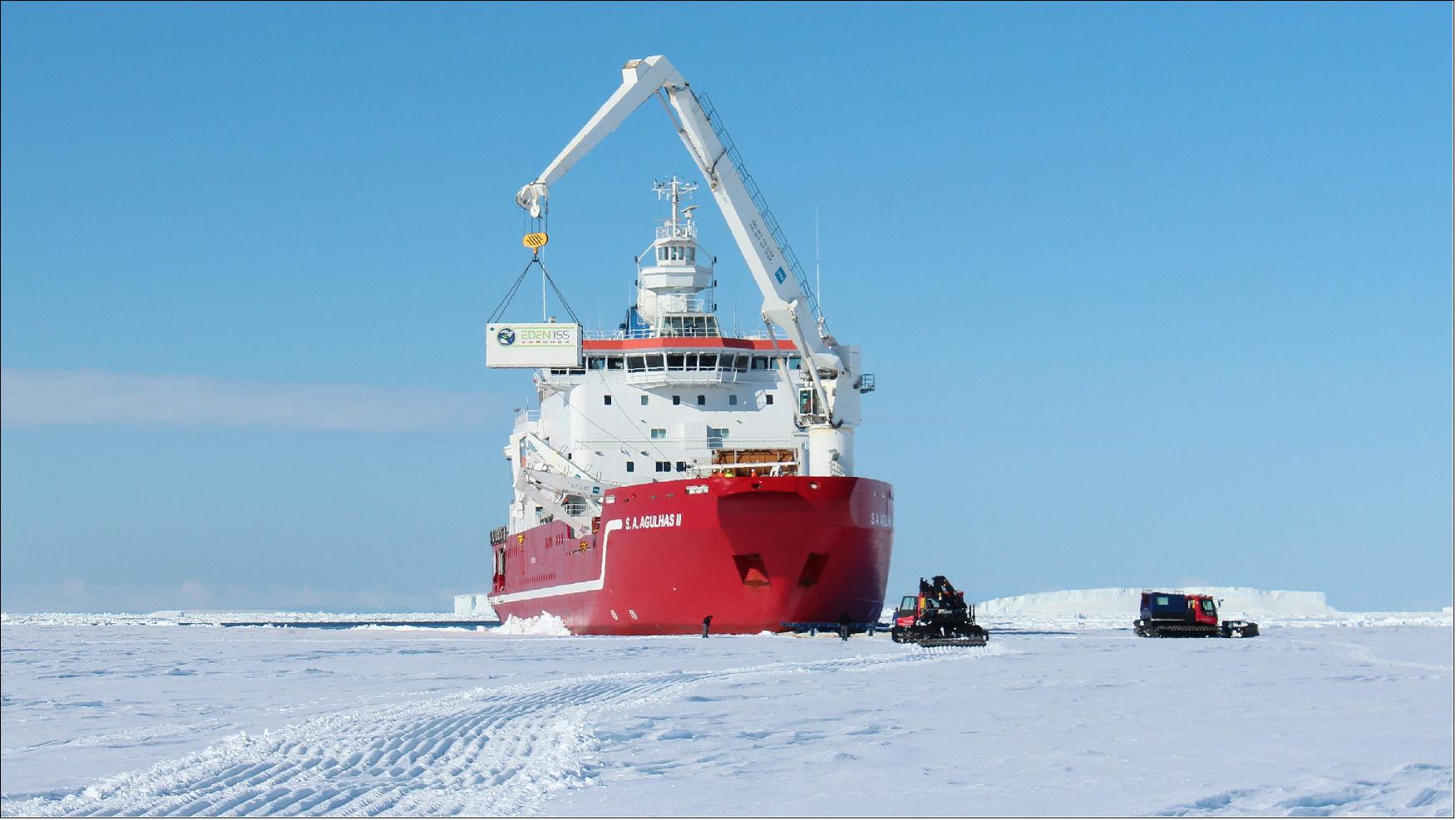 Figure 8: Unloading of EDEN ISS in Antarctica in early January 2018 (image credit: DLR)