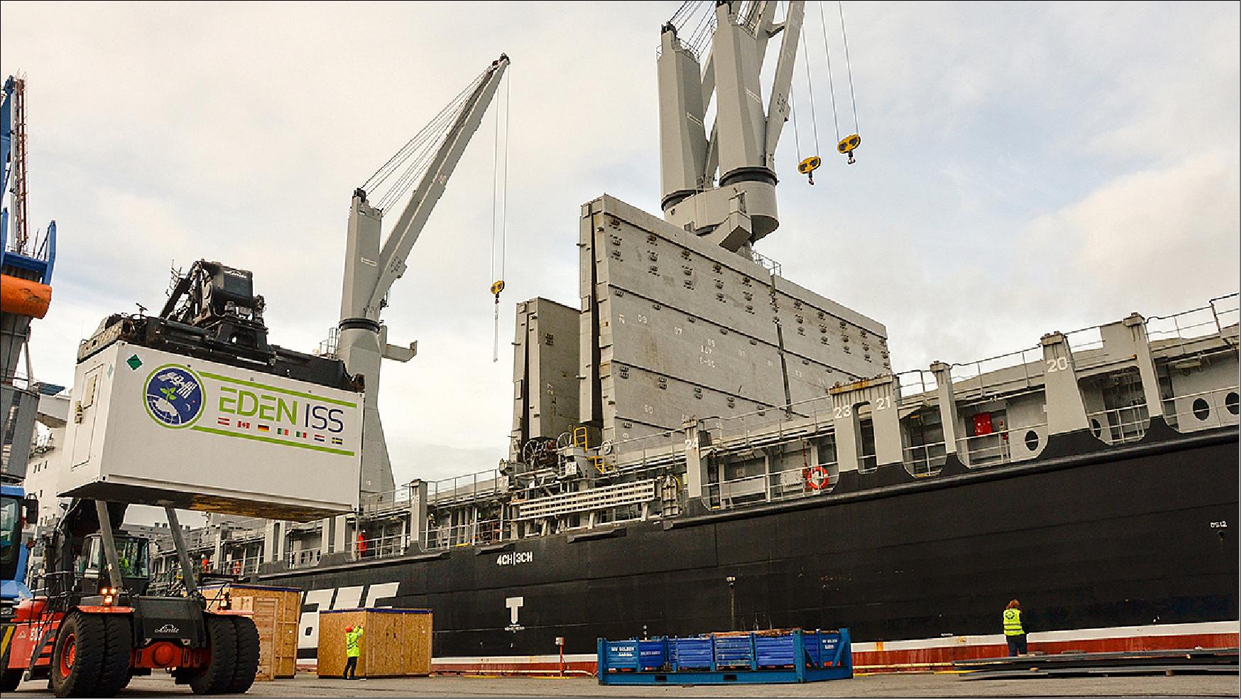 Figure 6: The loading of EDEN ISS at the port of Hamburg onto a commercial ship to Cape Town (image credit: DLR)