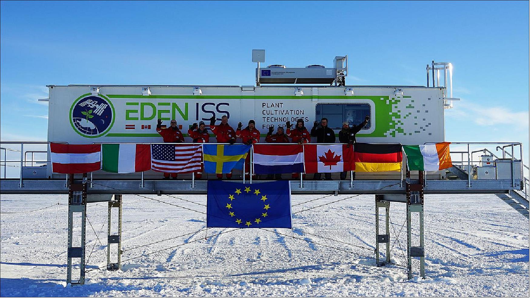 Figure 25: The EDEN ISS construction team says good bye to Antarctica (image credit: DLR)