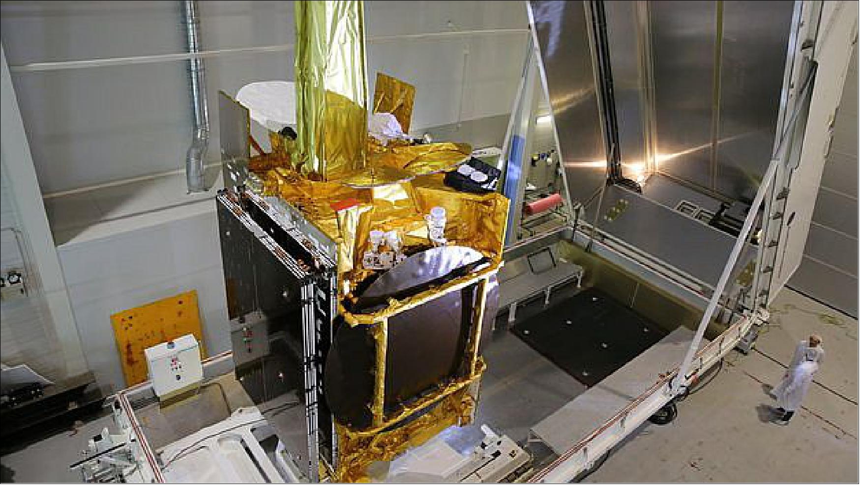 Figure 6: Photo of the EutelSat-9B/EDRS-A satellite in Toulouse prior to shippment (image credit: ESA, Airbus DS)