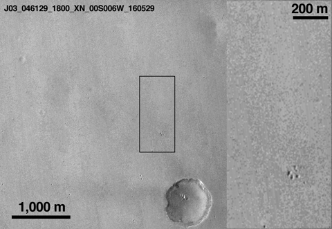 Figure 127: Before-and-after images taken by the Mars Reconnaissance Orbiter of NASA seem to show the impact of the Schiaparelli lander (fuzzy dark patch, 15 m x 40 m) and its parachute (bright white spot) on Mars (image credit: NASA/JPL-Caltech/Univ. of Arizona) 111)