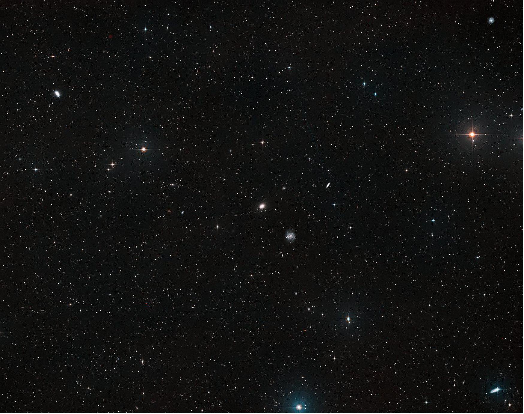 Figure 9: Ground-based view of the sky around the galaxies NGC 1052-DF4 NGC & 1052-DF2. This image shows the sky around the ultra diffuse galaxies NGC 1052-DF4 and NGC 1052-DF2. It was created from images forming part of the Digitized Sky Survey 2. NGC 1052-DF2 is basically invisible in this image (image credit: ESA/Hubble, NASA, Digitized Sky Survey 2, Acknowledgement: Davide de Martin)