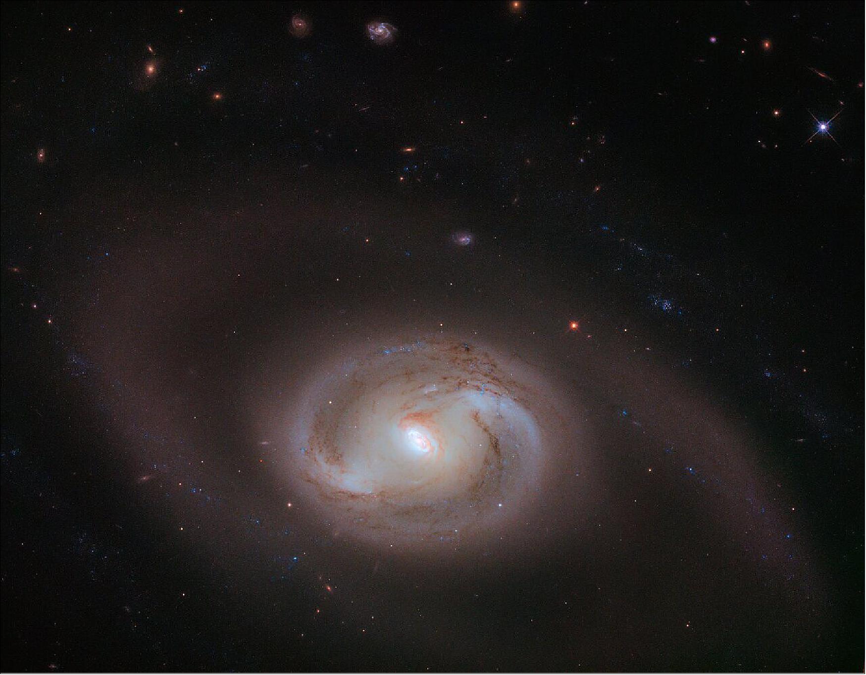 Figure 78: These rings are not the only unique feature of this galaxy. NGC 2273 is also a Seyfert galaxy, a galaxy with an extremely luminous core. In fact, the center of a galaxy such as this is powered by a supermassive black hole, and can glow brightly enough to outshine an entire galaxy like the Milky Way (image credit: ESA/Hubble & NASA, J. Greene; CC BY 4.0)