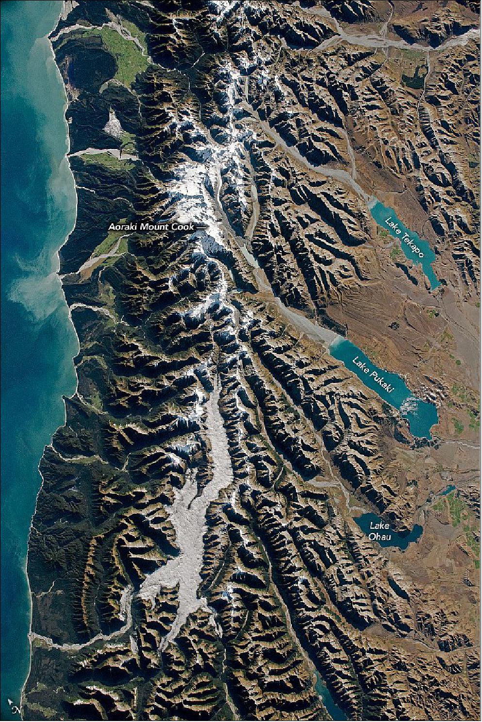 Figure 88: Plate tectonics and glaciers dramatically shaped the landscape of the New Zealand island. The astronaut photograph ISS064-E-44615 was acquired on March 18, 2021, with a Nikon D5 digital camera using a focal length of 95 mm. It is provided by the ISS Crew Earth Observations Facility and the Earth Science and Remote Sensing Unit, Johnson Space Center. The image was taken by a member of the Expedition 64 crew. The image has been cropped and enhanced to improve contrast, and lens artifacts have been removed (image credit: NASA Earth Observatory, caption by Andrea Meado)