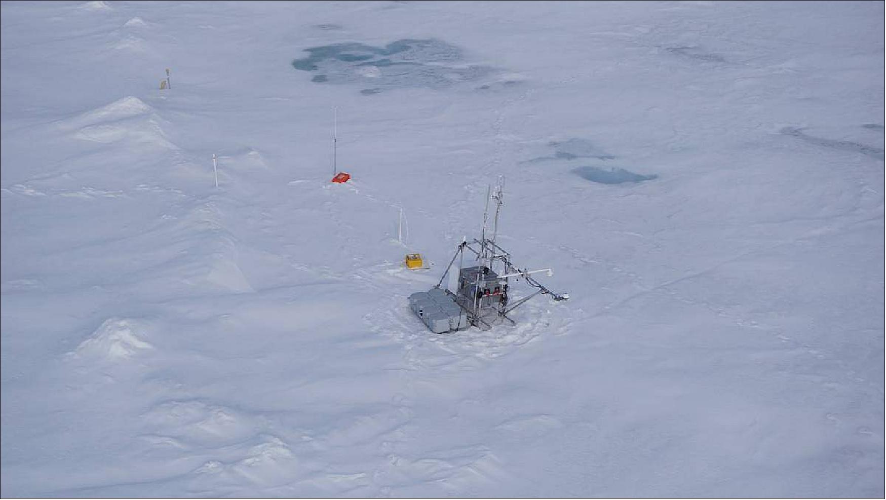 Figure 26: Autonomous Flux Station on broken MOSAiC floe. Photo taken from Helicopter two days before Polarstern arrived back at the floe after the exchange and supply off Svalbard (Photo: AWI, Markus Rex)