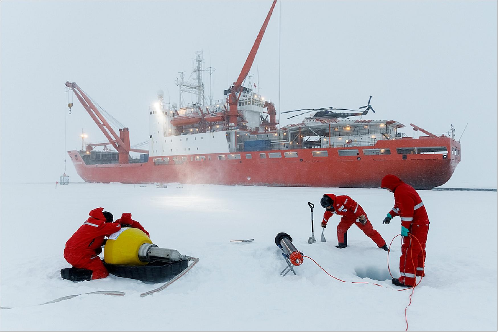 Figure 52: The international team of scientists onboard Akademik Fedorov successfully deployed the so-called Distributed Network (photo credit: AWI, Mario Hoppmann)
