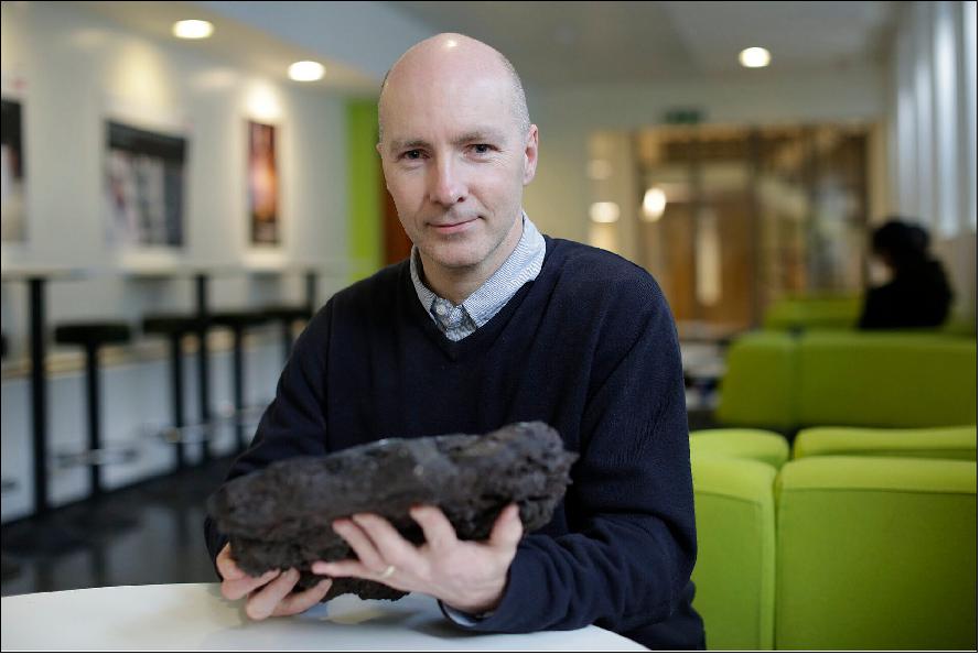 Figure 55: Geological detective Mark Sephton has built his career looking for molecular clues of past life. Organic geochemistry, or the forensic science of organic molecules in rocks, is a passion that this Professor at the Imperial College London in the UK is taking all the way to Mars (image credit: Imperial College London)