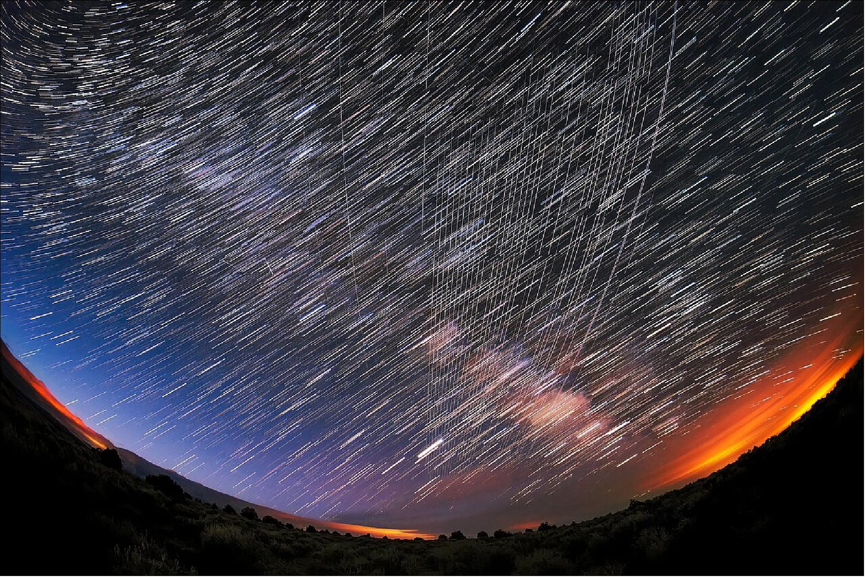 Figure 2: Starlink Satellites pass overhead near Carson National Forest, New Mexico, photographed soon after launch (image credit: M. Lewinsky/Creative Commons Attribution 2.0)