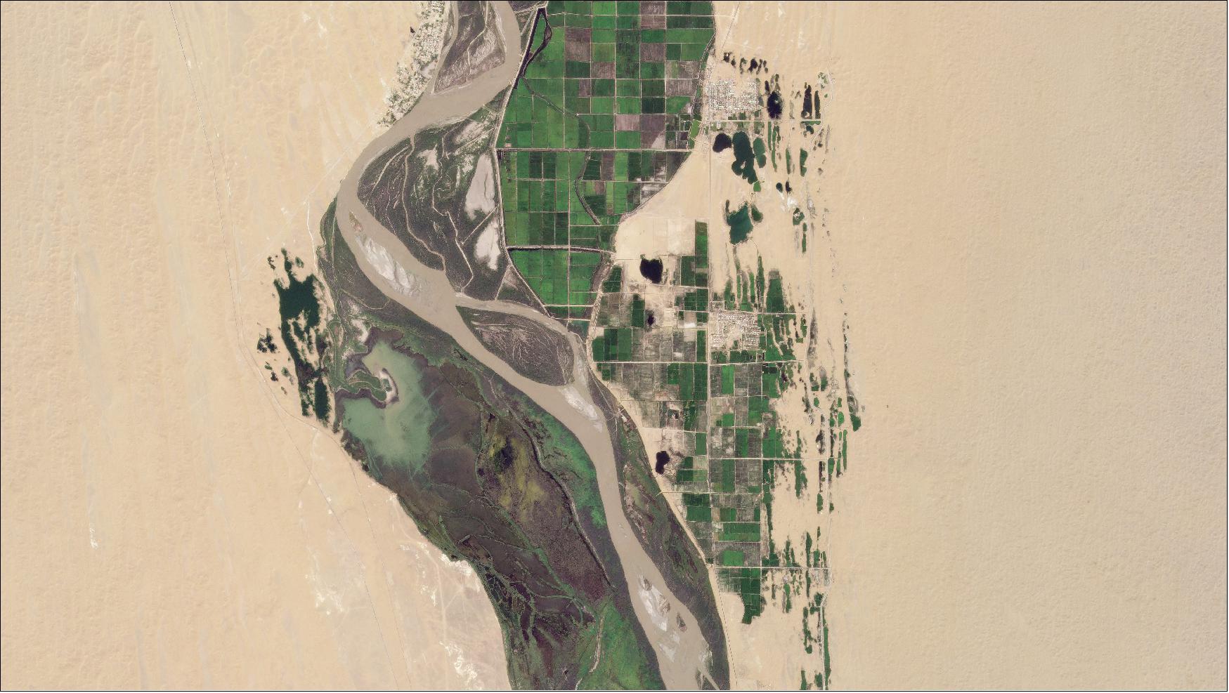 Figure 11: Planet SuperDove first light image of the Amu Darya River, Turkmenistan (left) Uzbekistan (right), © 2020, (image credit: Planet Labs Inc. All Rights Reserved)